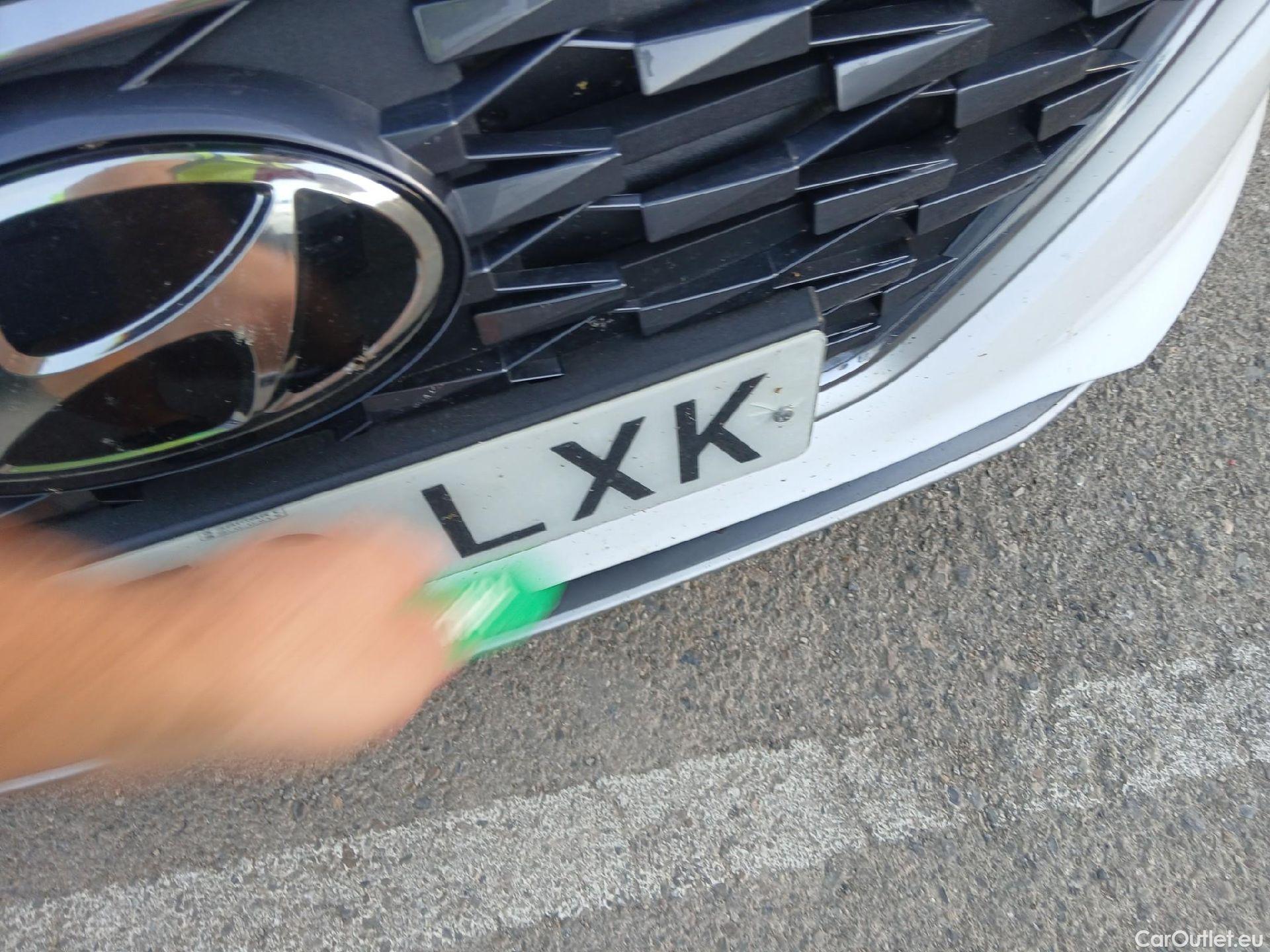  Hyundai   Ioniq HYUNDAI / 2019 / 5P / berlina con portón 1.6 GDI PHEV Klass DCT #3
