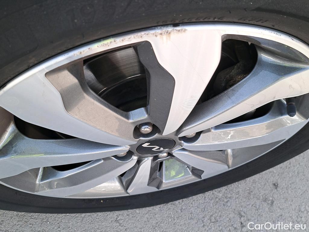  KIA  STONIC KIA  / 2017 / 5P / todoterreno 1.0 T-GDi 74kW (100CV) MHEV iMT Drive #10