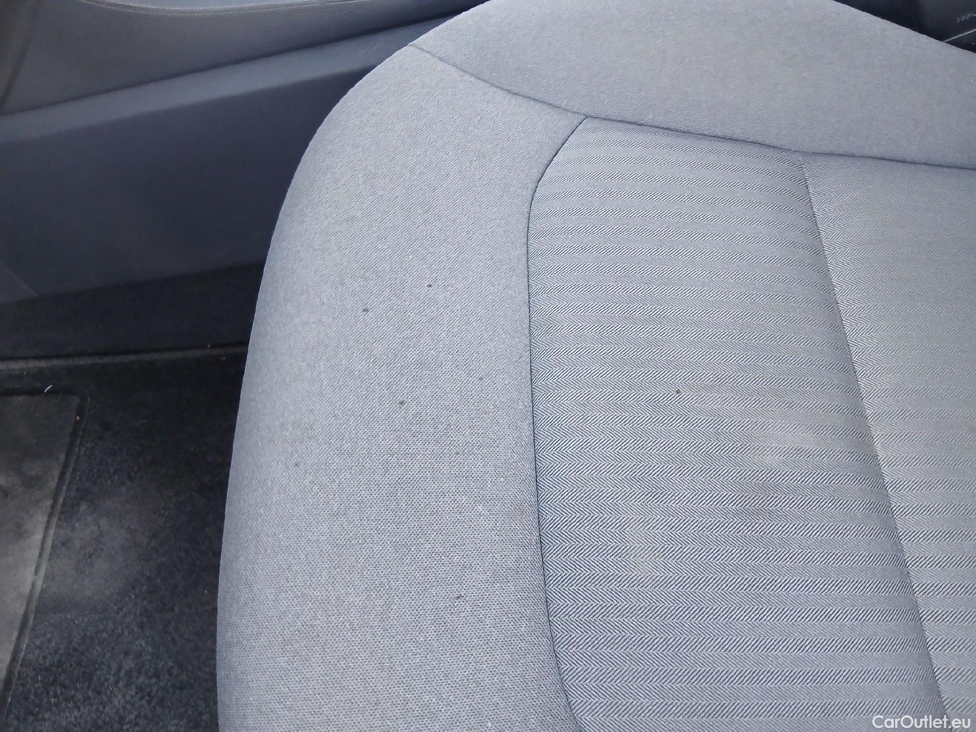  Hyundai   Ioniq HYUNDAI / 2019 / 5P / berlina con portón 1.6 GDI PHEV Klass DCT #32