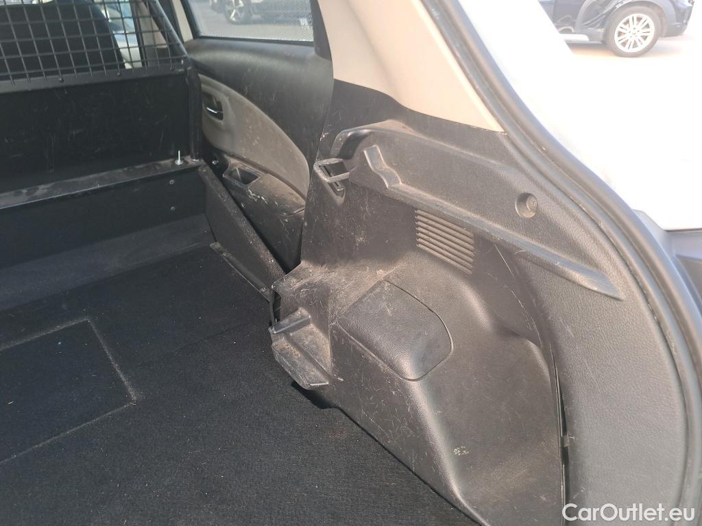  Toyota  Yaris TOYOTA  / 2017 / 5P / berlina con portón 1.5 100H Active #15