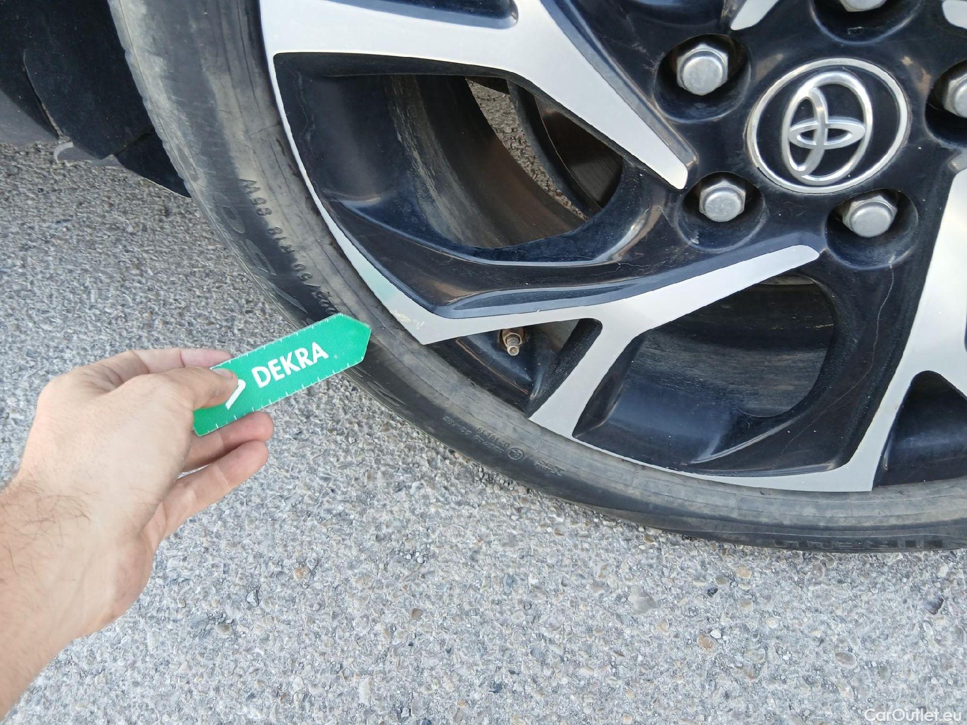  Toyota  C-HR TOYOTA  / 2016 / 5P / todoterreno 1.8 125H Advance #24
