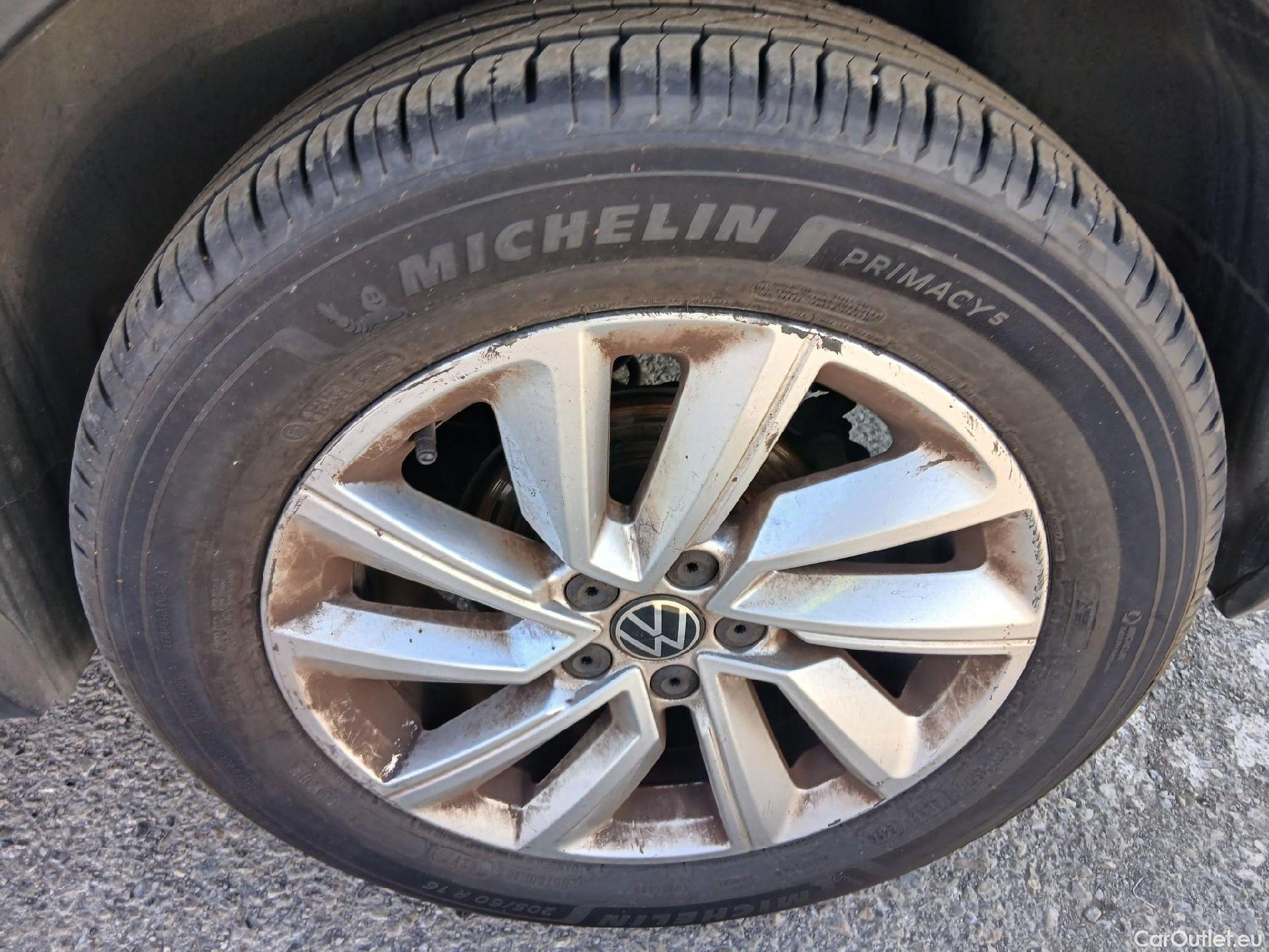  Volkswagen  T-CROSS VOLKSWAGEN  / 2018 / 5P / todoterreno Advance 1.0 TSI 81kW (110CV) DSG (AC3) #26