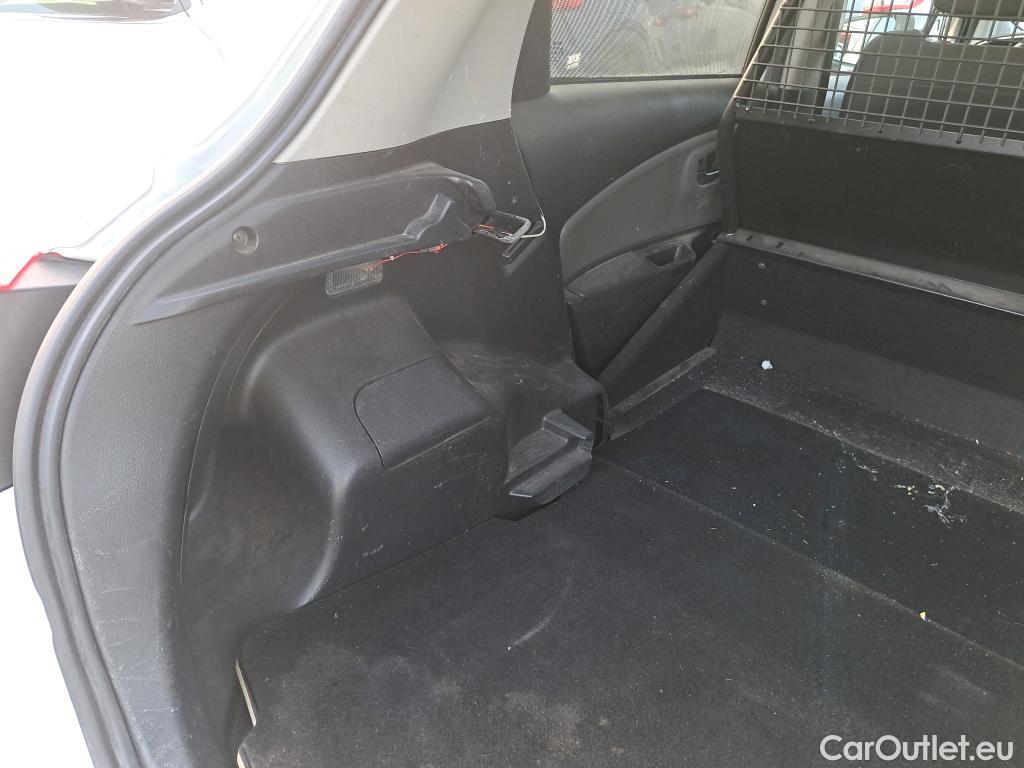  Toyota  Yaris TOYOTA  / 2017 / 5P / berlina con portón 1.5 100H Active #14