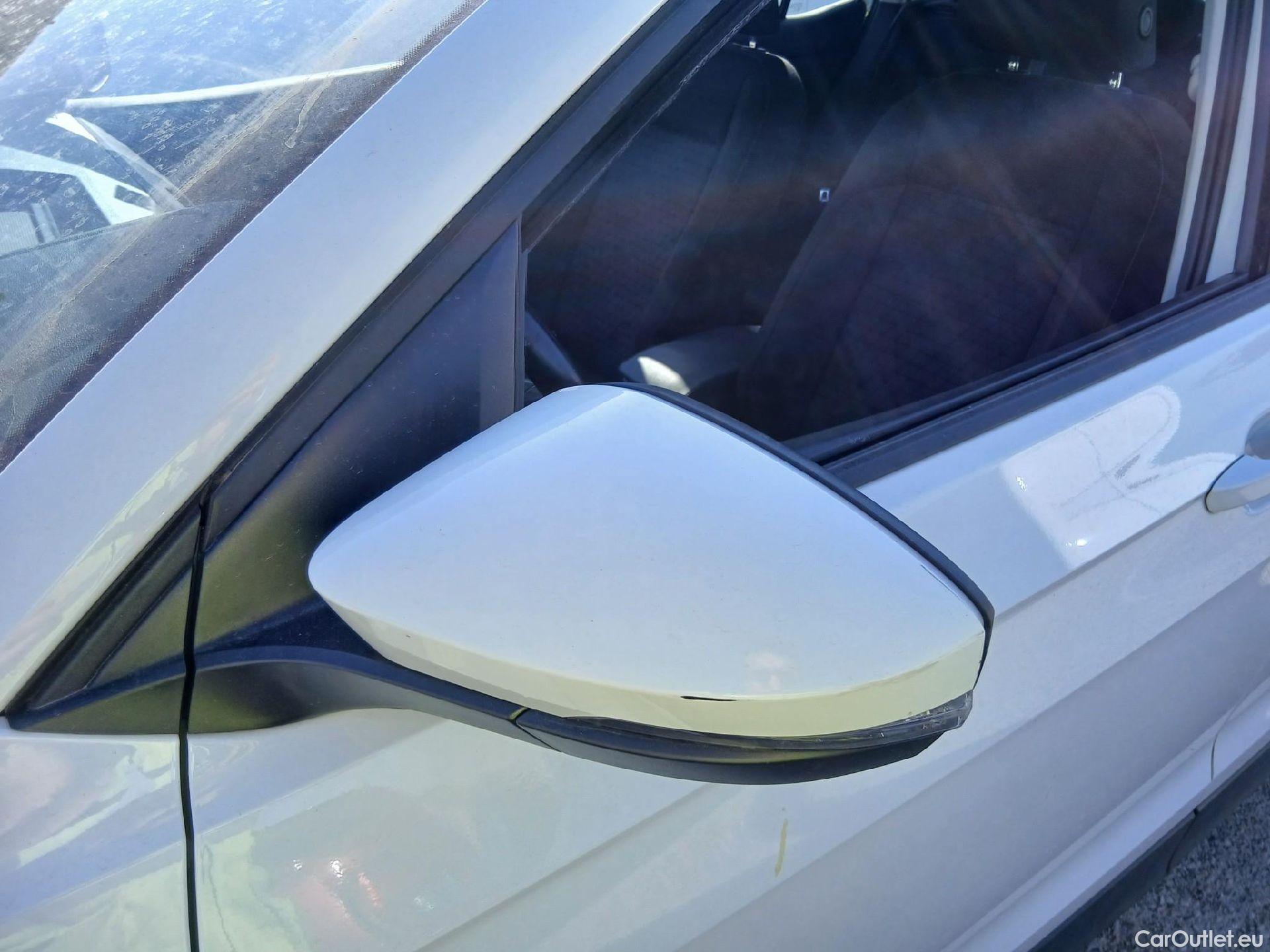  Volkswagen  T-CROSS VOLKSWAGEN  / 2018 / 5P / todoterreno Advance 1.0 TSI 81kW (110CV) DSG (AC3) #18