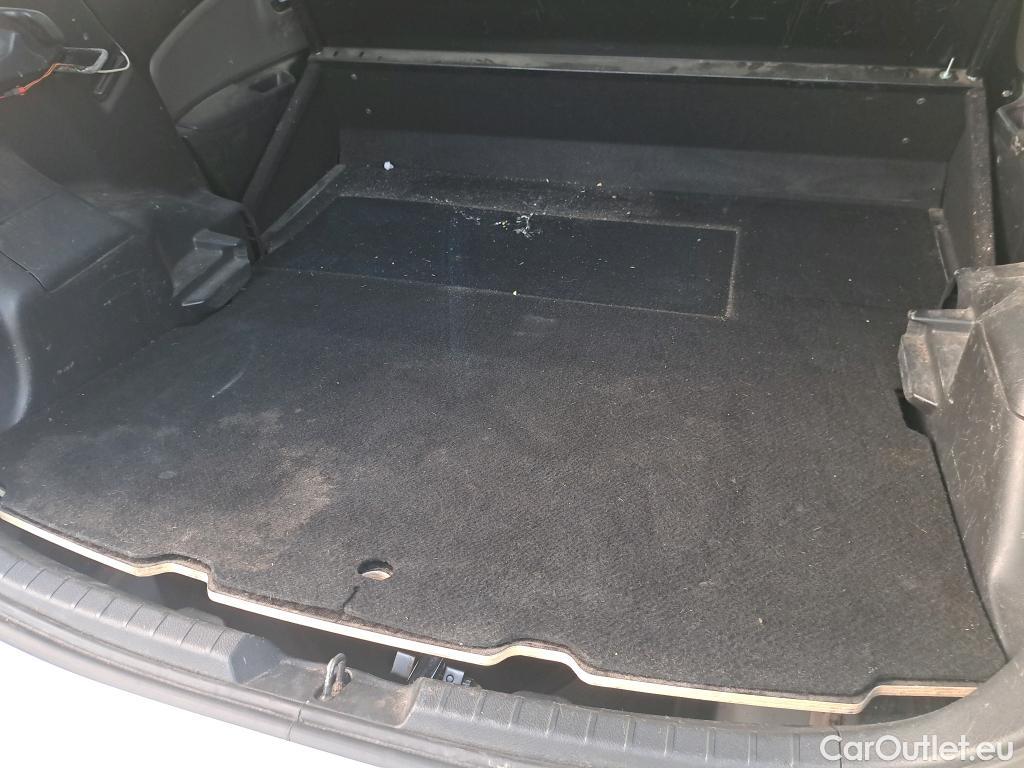  Toyota  Yaris TOYOTA  / 2017 / 5P / berlina con portón 1.5 100H Active #11
