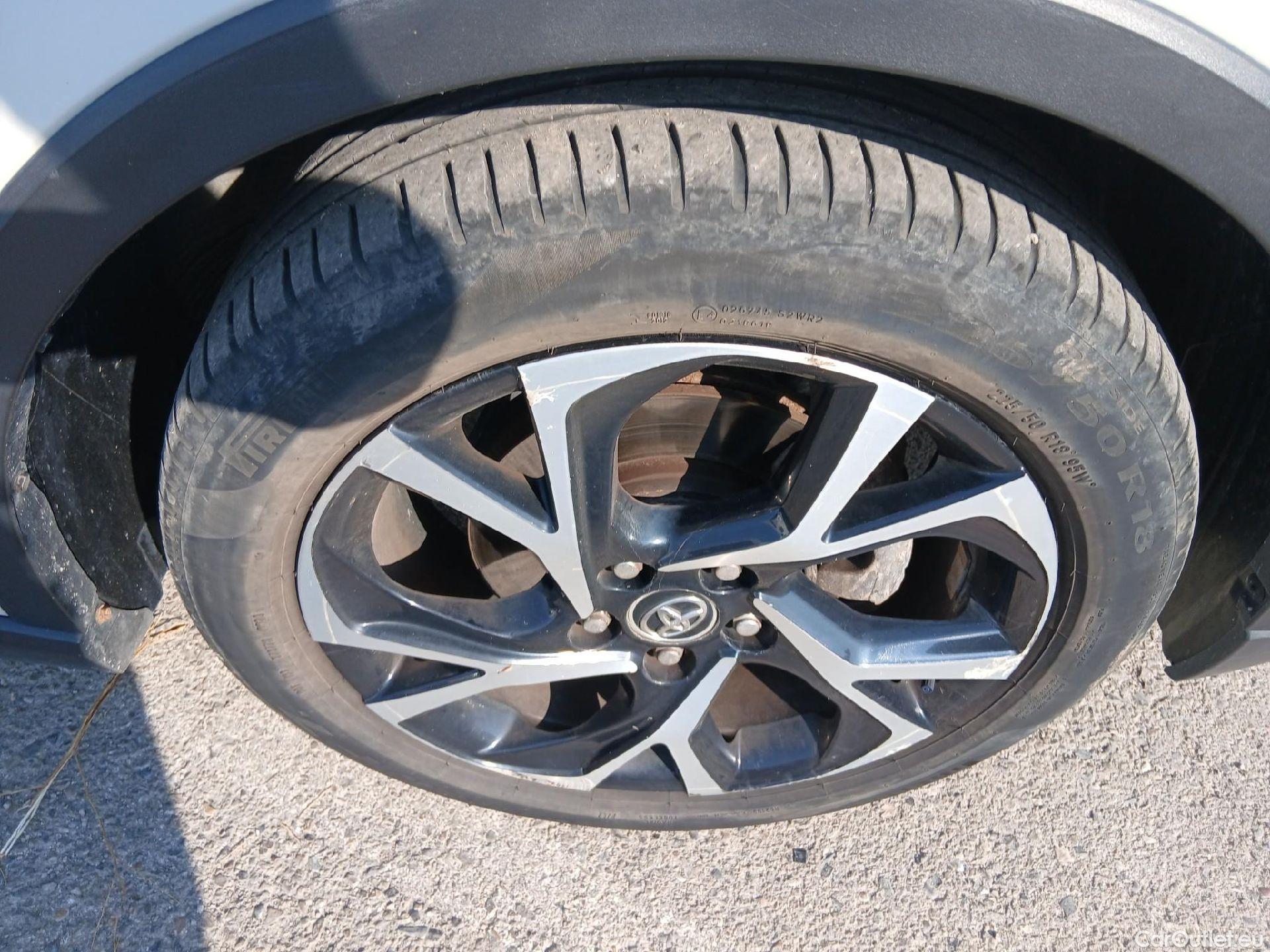 Toyota  C-HR TOYOTA  / 2016 / 5P / todoterreno 1.8 125H Advance #29