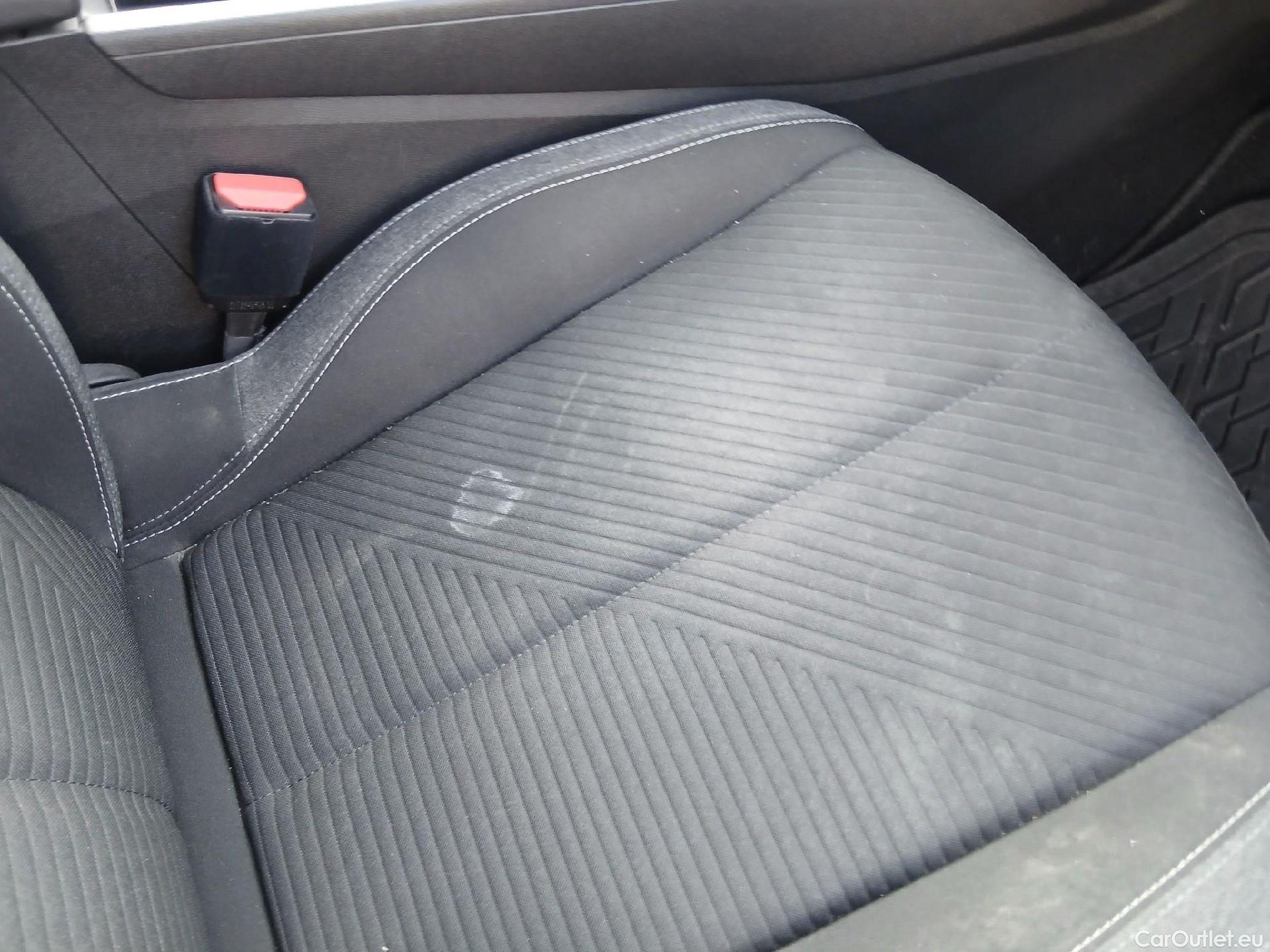  Peugeot  308 PEUGEOT  / 2021 / 5P / berlina con portón 5P Active Pack BlueHDi 130 S&S MAN #21