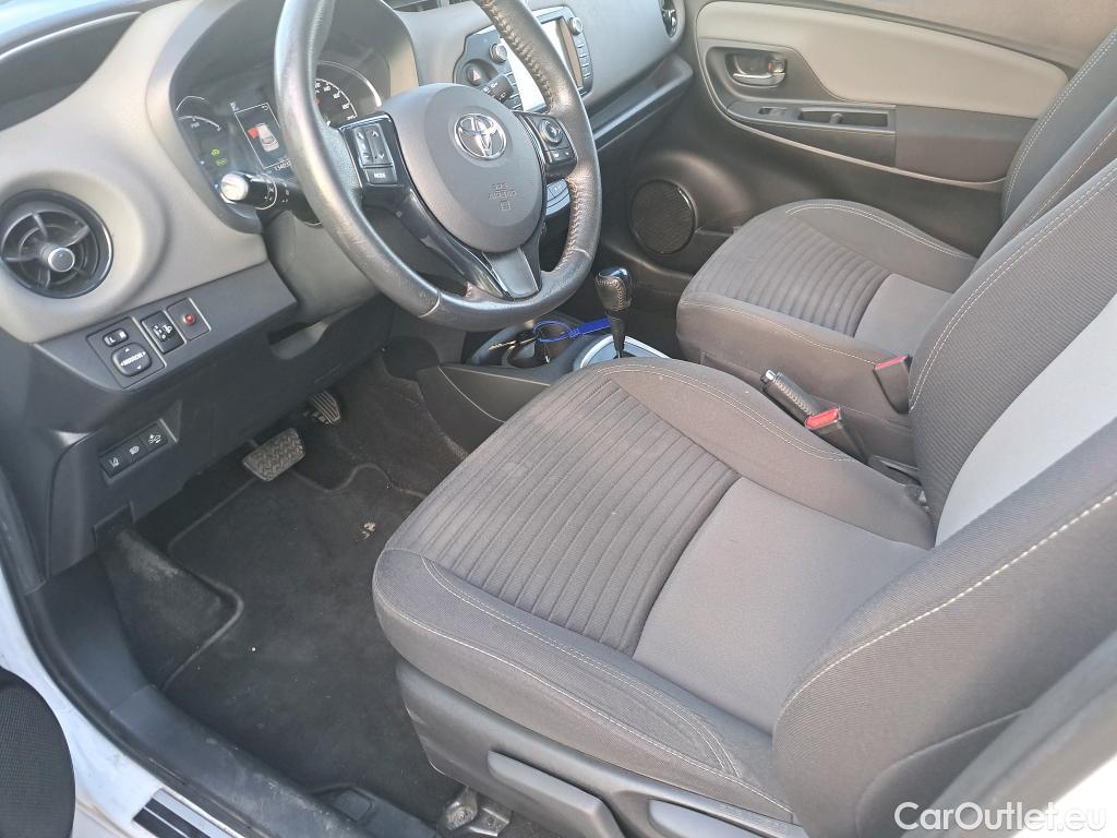  Toyota  Yaris TOYOTA  / 2017 / 5P / berlina con portón 1.5 100H Active #12