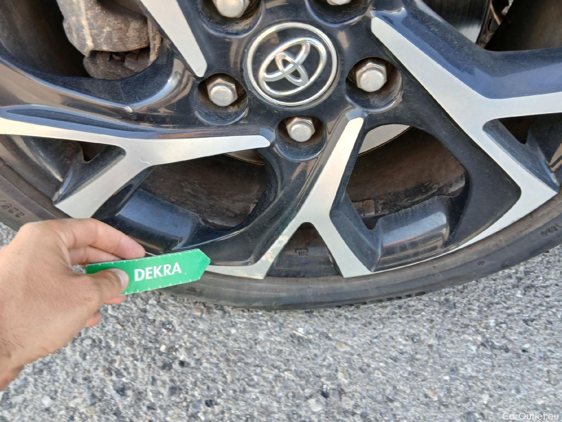  Toyota  C-HR TOYOTA  / 2016 / 5P / todoterreno 1.8 125H Advance #13