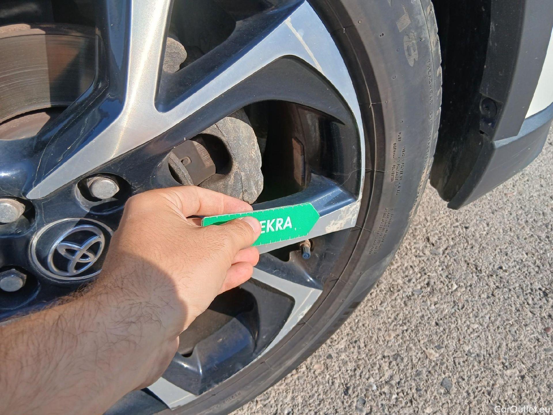  Toyota  C-HR TOYOTA  / 2016 / 5P / todoterreno 1.8 125H Advance #30