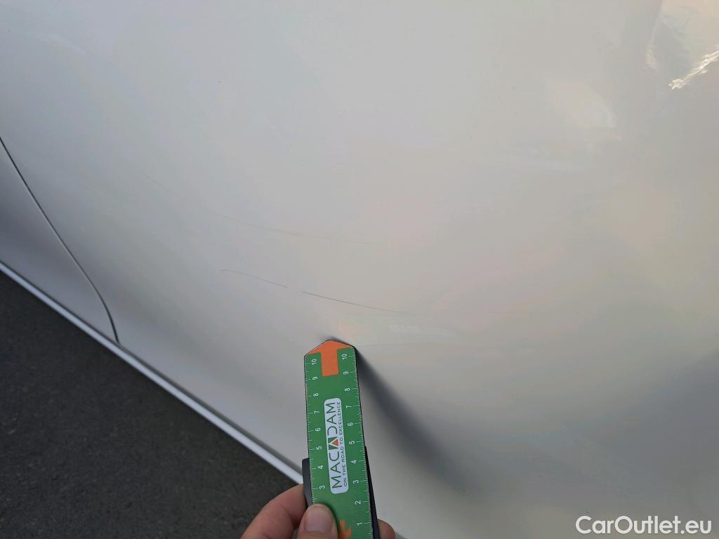  Toyota  Yaris TOYOTA  / 2017 / 5P / berlina con portón 1.5 100H Active #10
