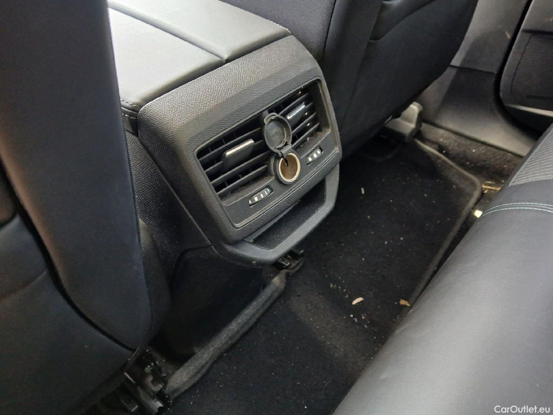  Peugeot  3008 PEUGEOT  Hybrid / 2020 / 5P / todoterreno 225 e-EAT8 Allure (AC2) #21