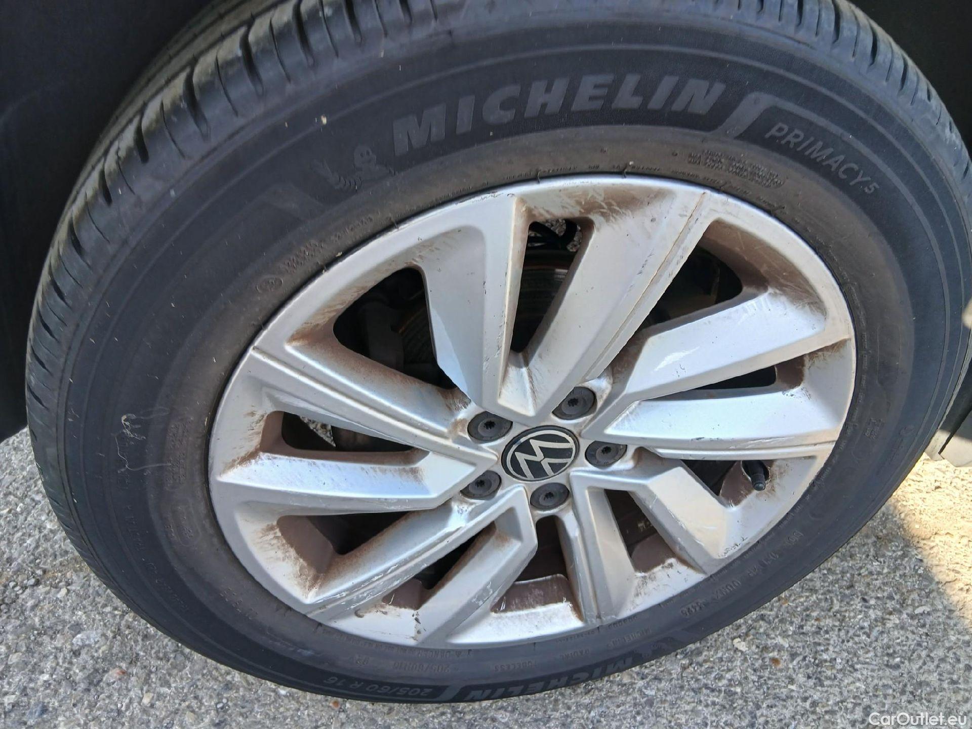  Volkswagen  T-CROSS VOLKSWAGEN  / 2018 / 5P / todoterreno Advance 1.0 TSI 81kW (110CV) DSG (AC3) #40