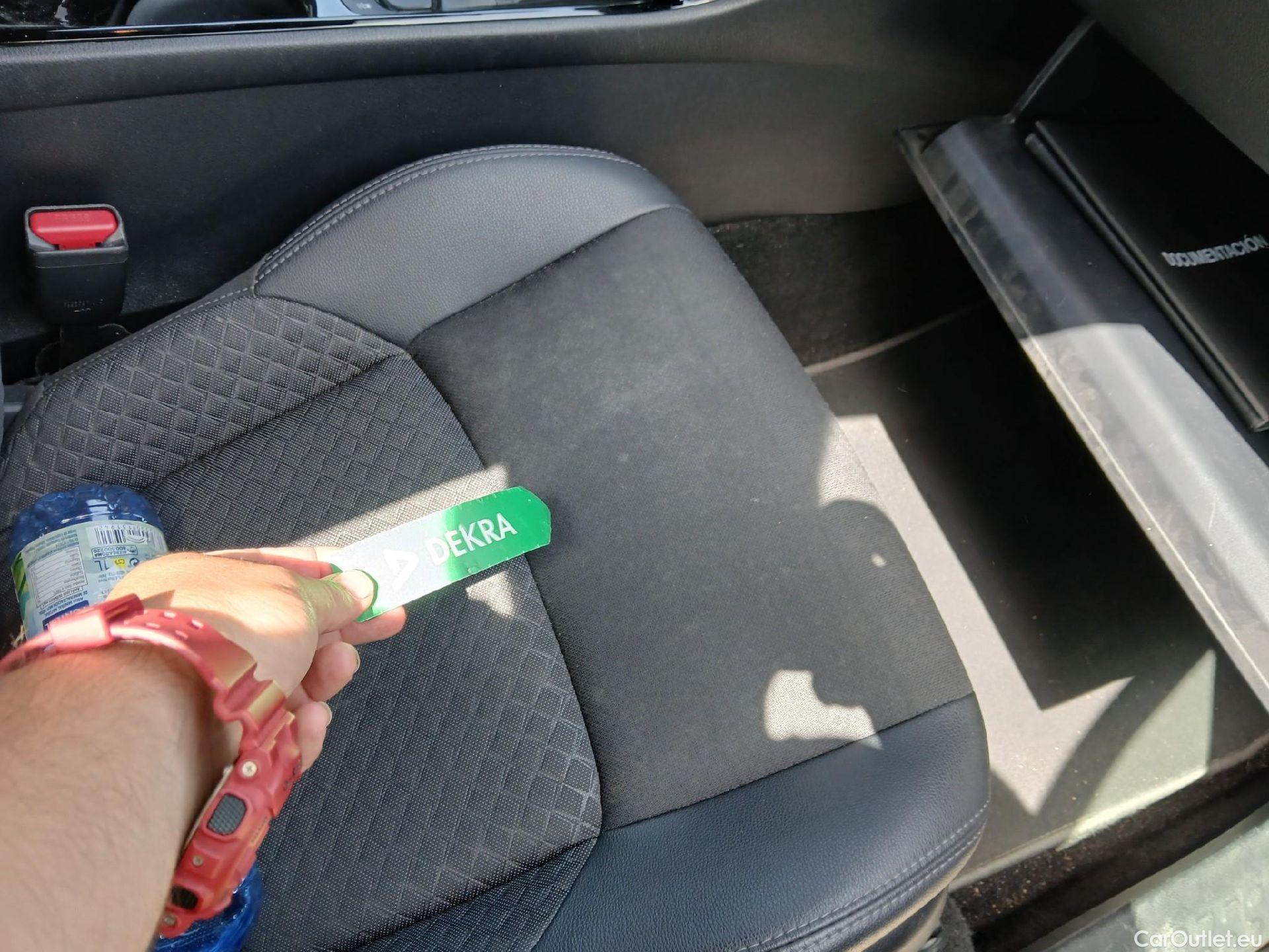  Toyota  C-HR TOYOTA  / 2019 / 5P / todoterreno 1.8 125H Advance #3