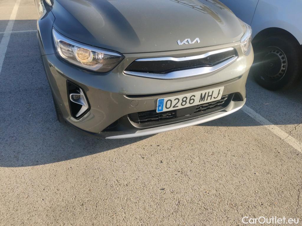  KIA  STONIC KIA  / 2017 / 5P / todoterreno 1.0 T-GDi 88kW (120CV) MHEV iMT Drive #17