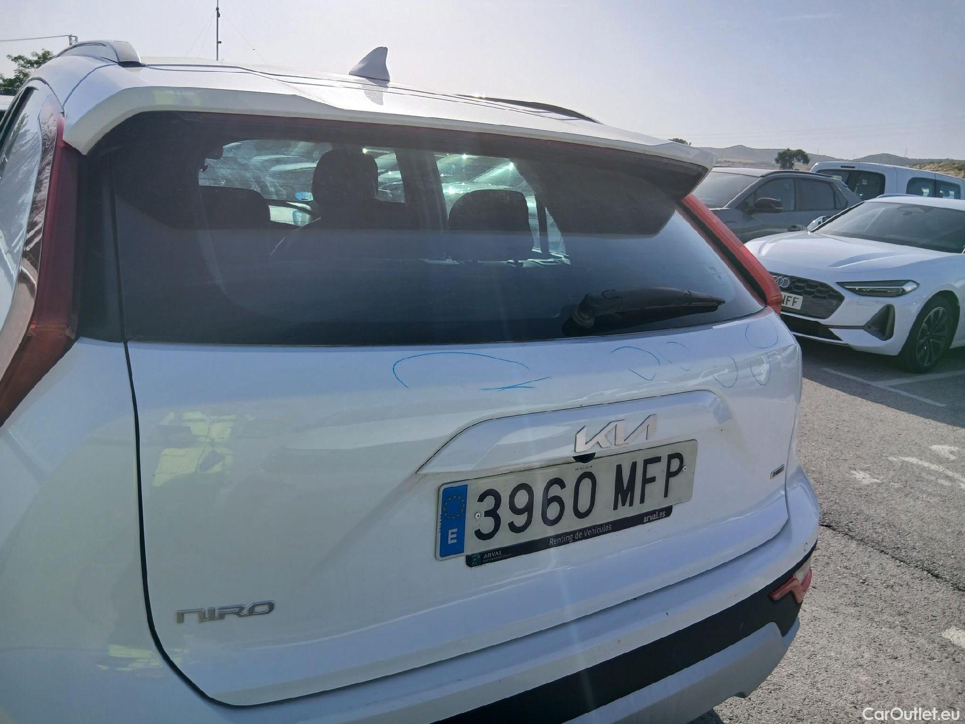  KIA  Niro KIA  / 2022 / 5P / crossover 1.6 GDi HEV 104kW (141CV) Concept #33