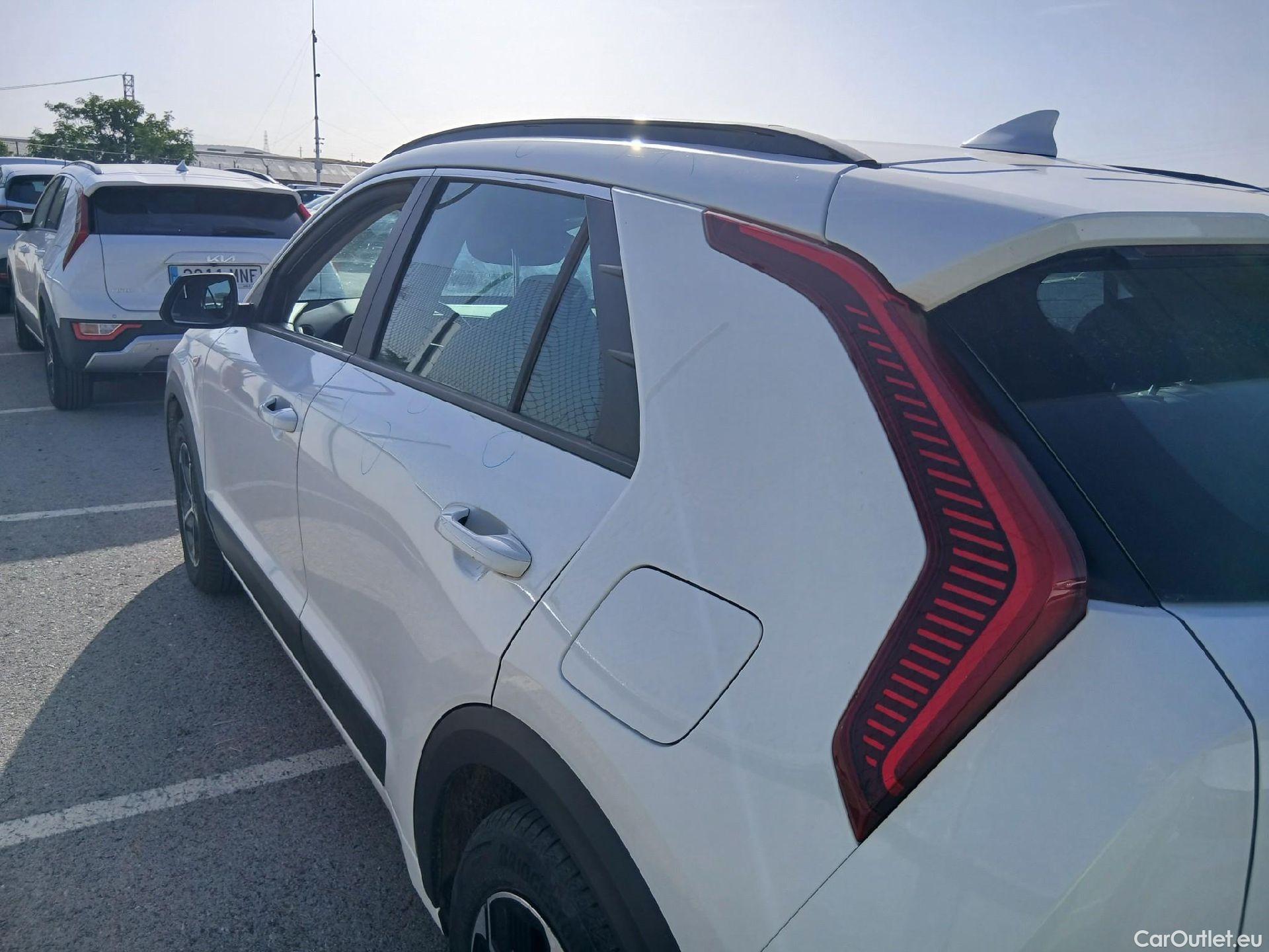  KIA  Niro KIA  / 2022 / 5P / crossover 1.6 GDi HEV 104kW (141CV) Concept #31