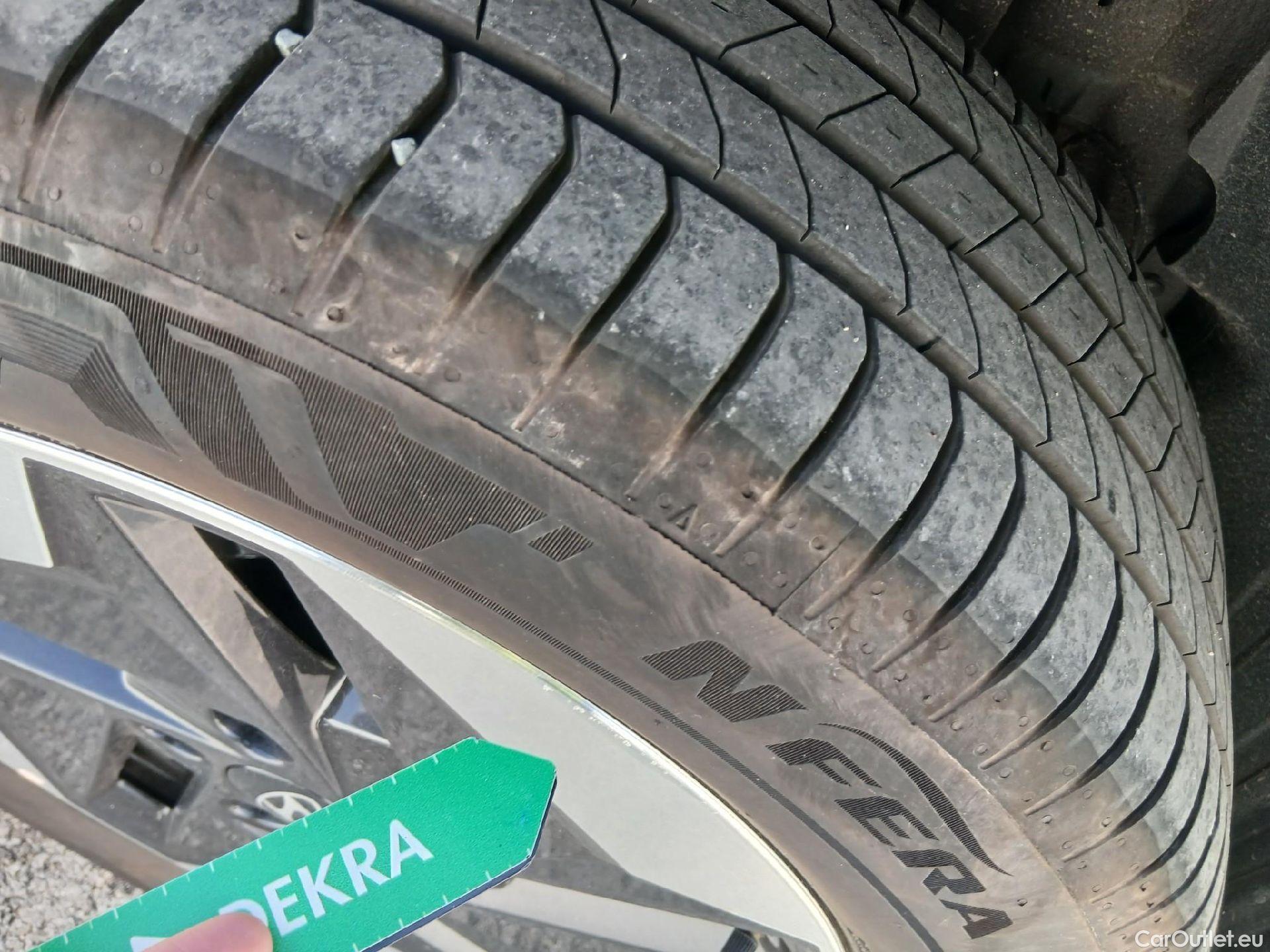  Hyundai  Konna HYUNDAI Kona / 2023 / 5P / todoterreno EV 150kW 65kWh Tecno 2C #3