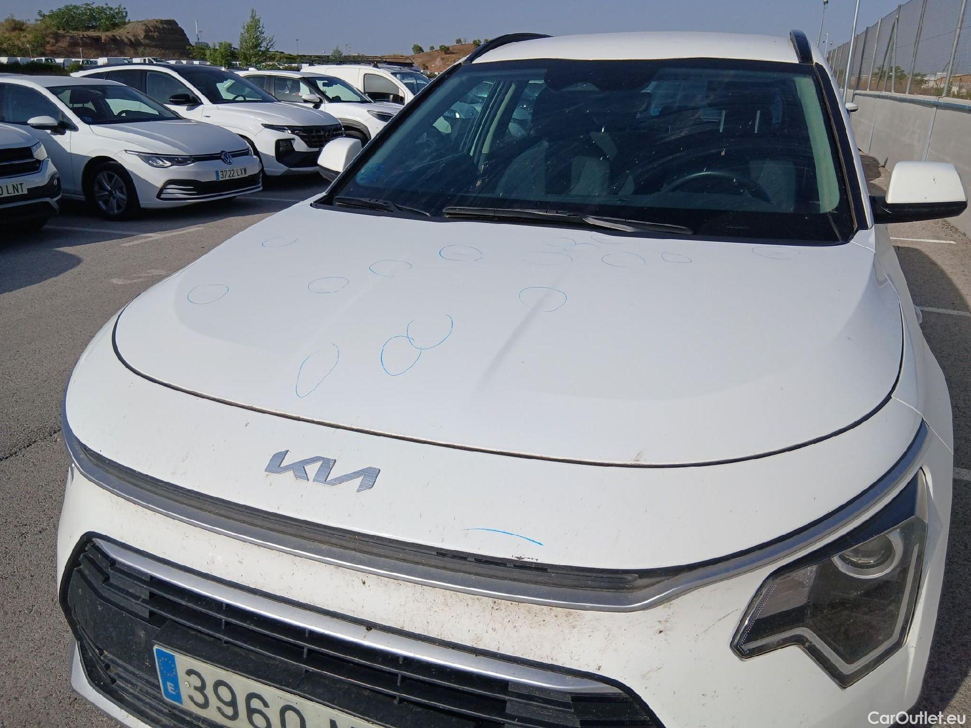  KIA  Niro KIA  / 2022 / 5P / crossover 1.6 GDi HEV 104kW (141CV) Concept #5