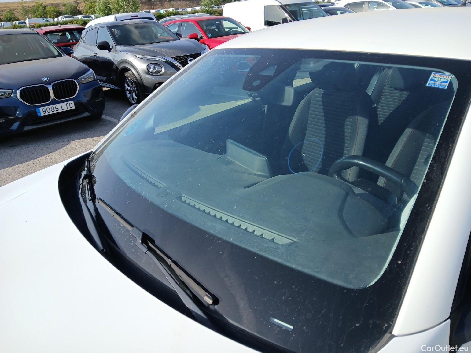  Peugeot  208 PEUGEOT  / 2019 / 5P / berlina con portón BlueHDi 73kW (100CV) Active #14