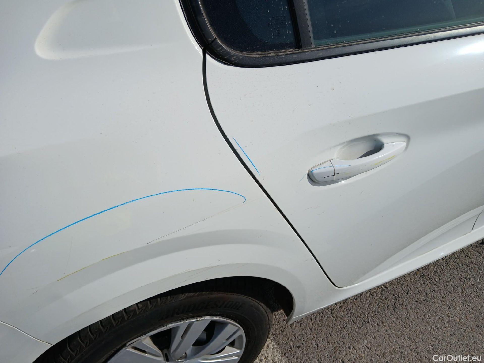 Peugeot  208 PEUGEOT  / 2019 / 5P / berlina con portón BlueHDi 73kW (100CV) Active #38