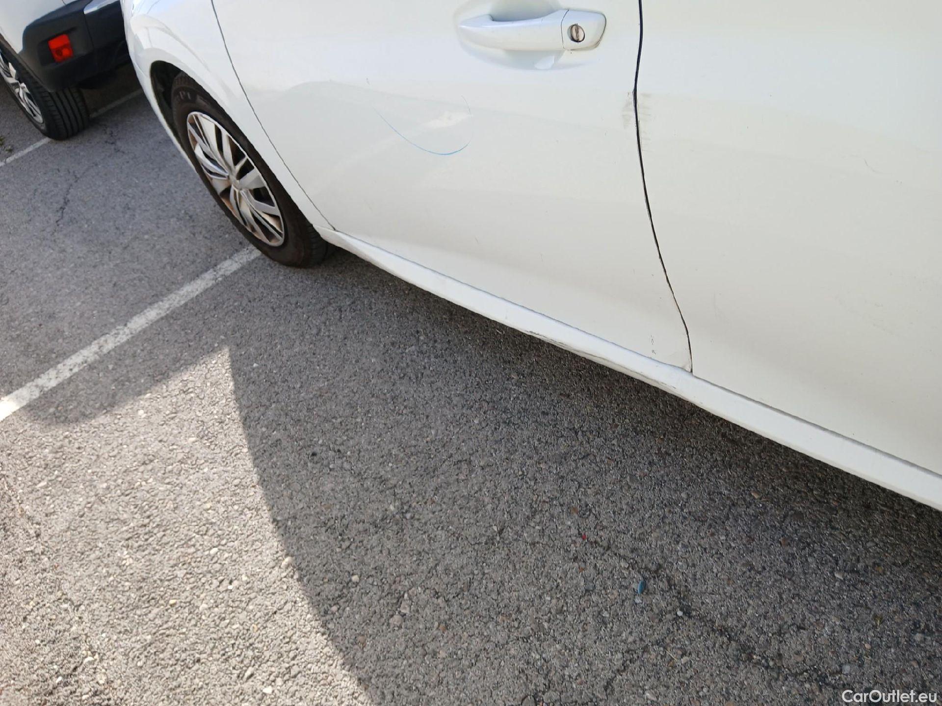  Peugeot  208 PEUGEOT  / 2019 / 5P / berlina con portón BlueHDi 73kW (100CV) Active #25