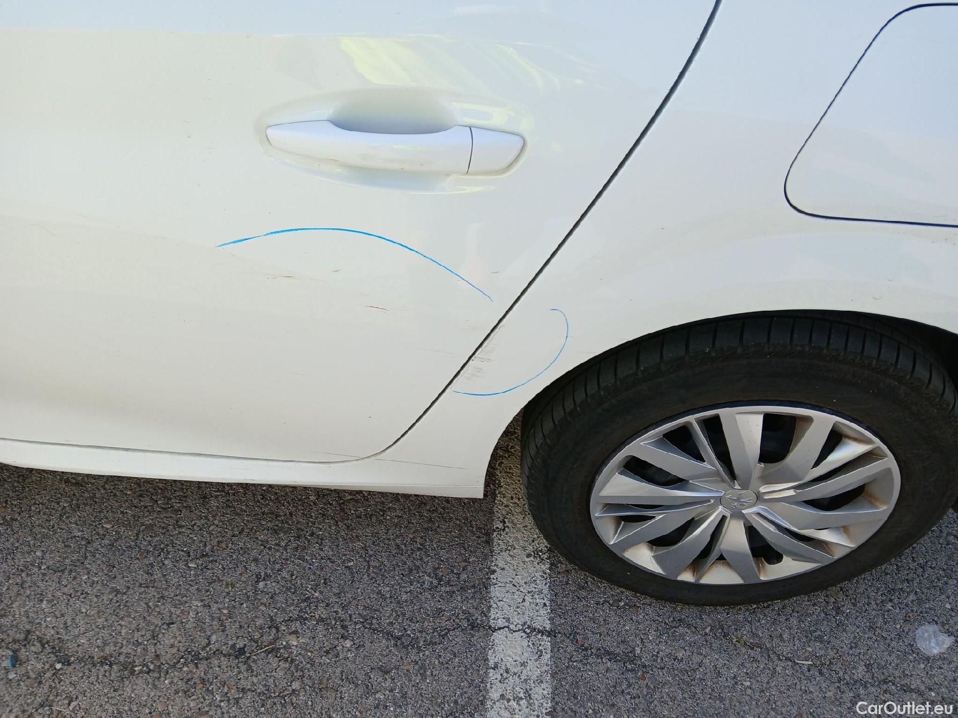 Peugeot  208 PEUGEOT  / 2019 / 5P / berlina con portón BlueHDi 73kW (100CV) Active #22