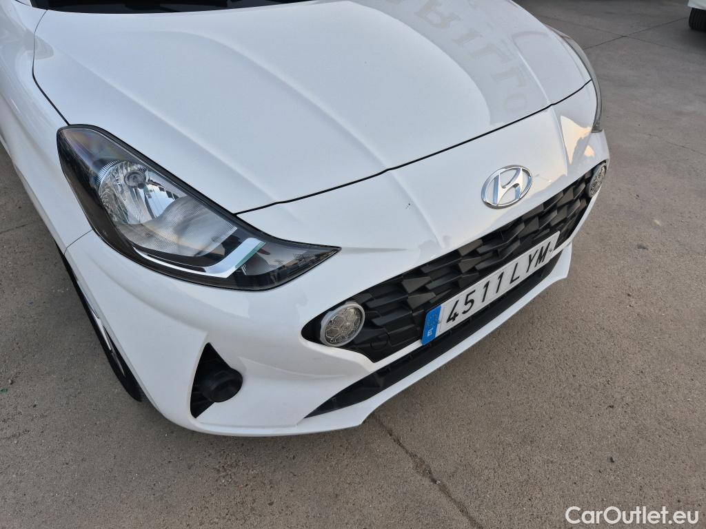  Hyundai  i10 HYUNDAI  / 2020 / 5P / berlina con portón 1.0 Klass #25