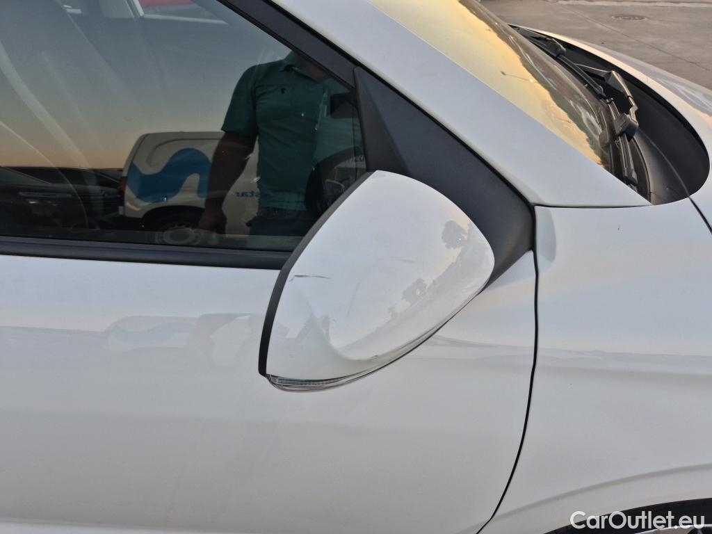  Hyundai  i10 HYUNDAI  / 2020 / 5P / berlina con portón 1.0 Klass #27