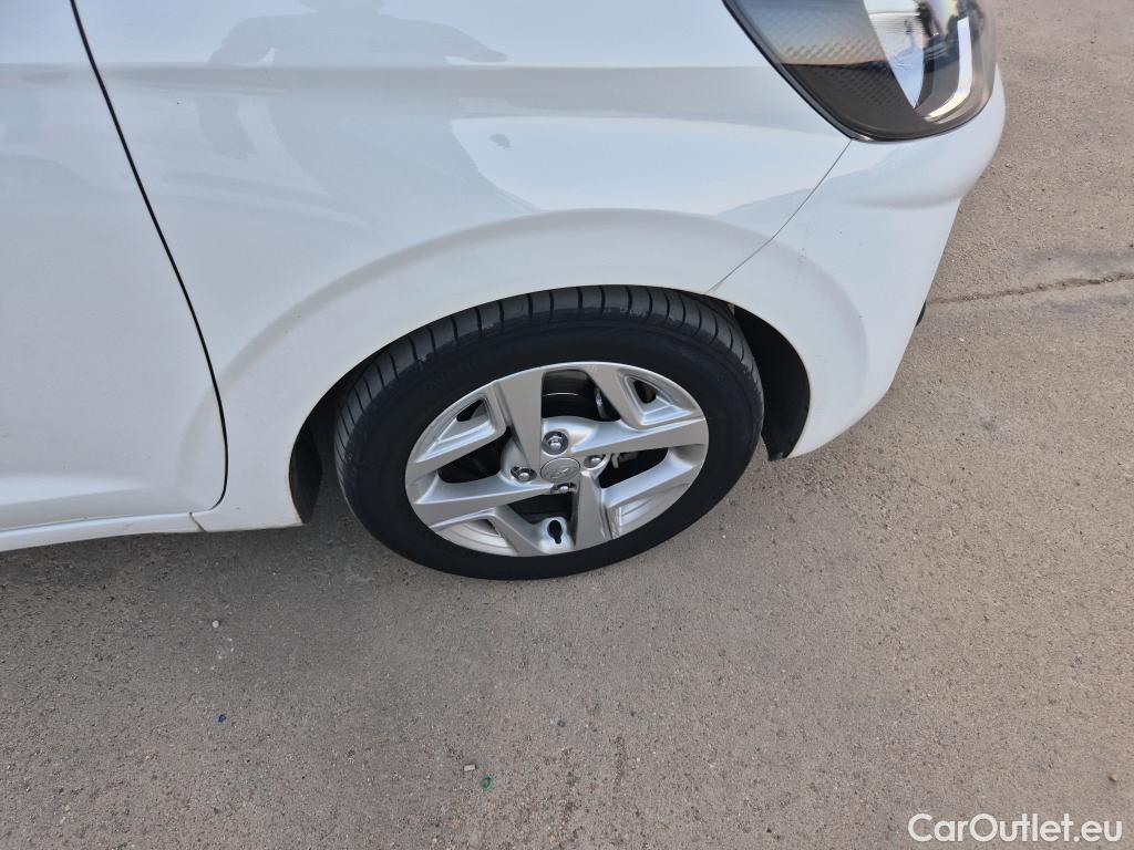  Hyundai  i10 HYUNDAI  / 2020 / 5P / berlina con portón 1.0 Klass #8