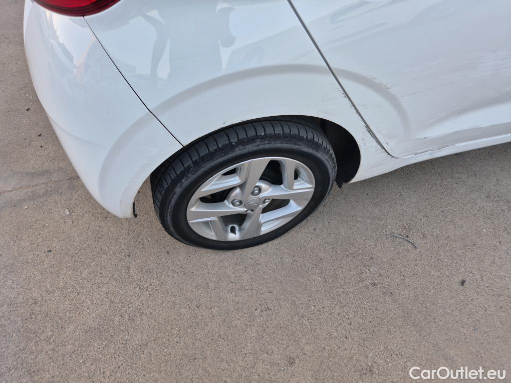  Hyundai  i10 HYUNDAI  / 2020 / 5P / berlina con portón 1.0 Klass #13