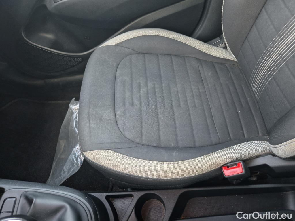  Hyundai  i10 HYUNDAI  / 2020 / 5P / berlina con portón 1.0 Klass #17