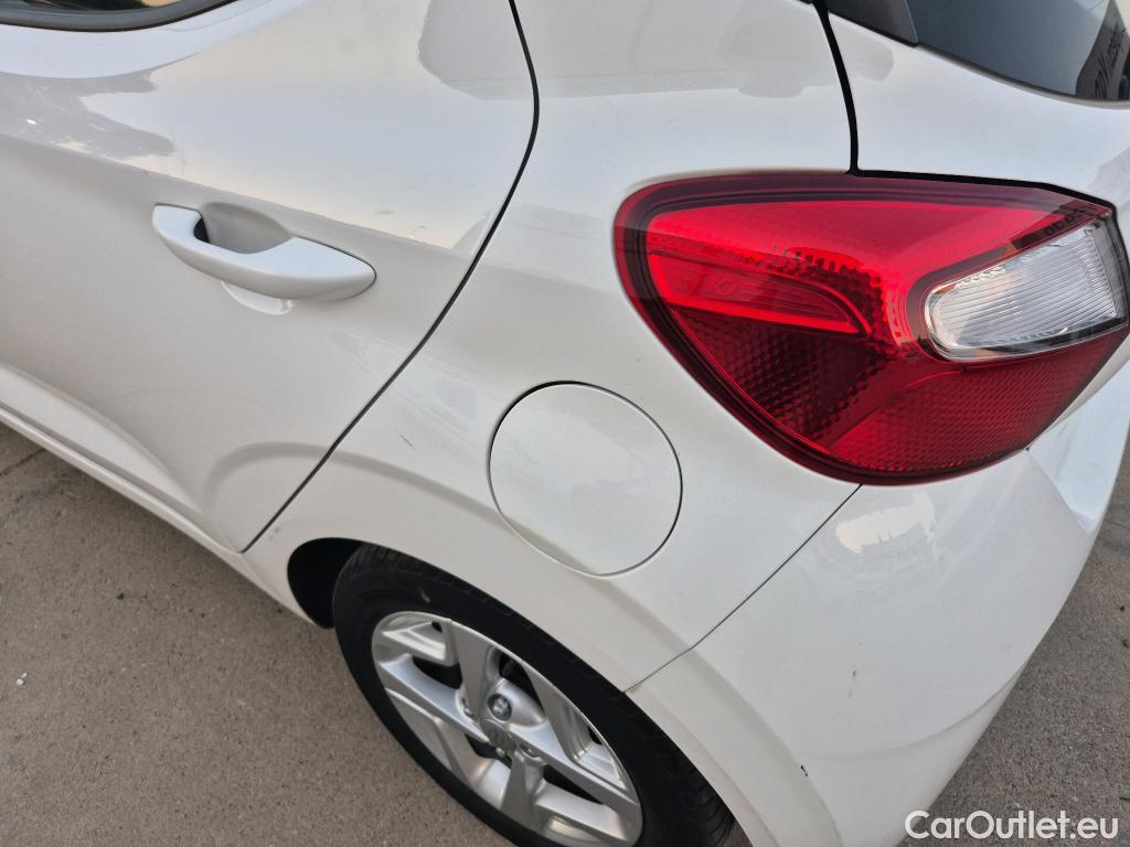  Hyundai  i10 HYUNDAI  / 2020 / 5P / berlina con portón 1.0 Klass #19