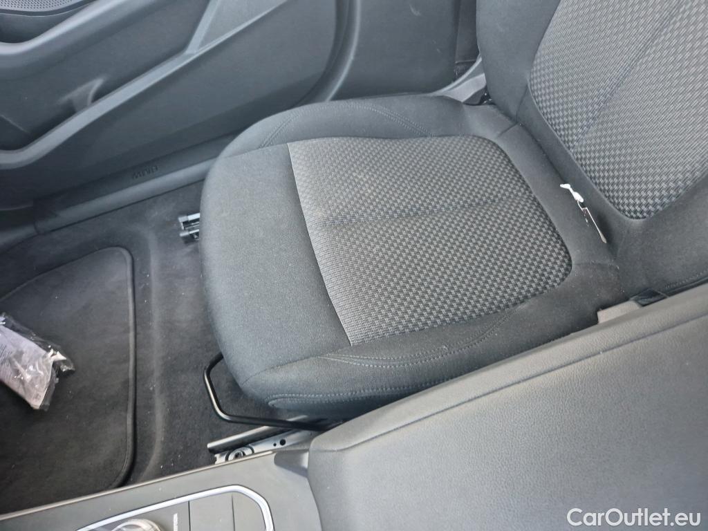  Bmw  Serie 1 BMW  / 2019 / 5P / berlina con portón 116d Corporate Auto. #12