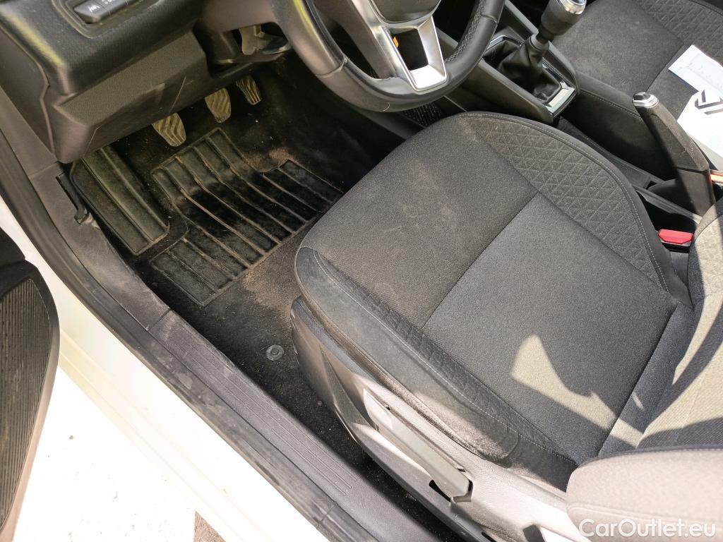  Renault  Clio RENAULT  / 2019 / 5P / berlina con portón Intens TCe 67 kW (91CV) #4