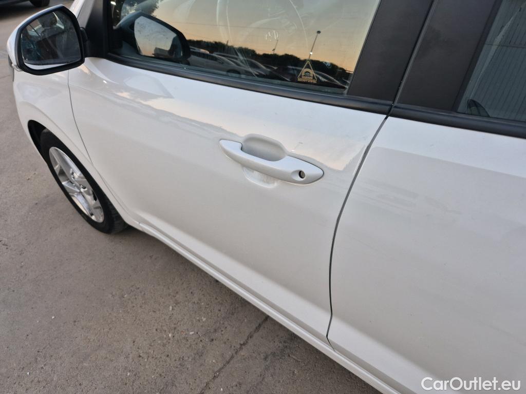  Hyundai  i10 HYUNDAI  / 2020 / 5P / berlina con portón 1.0 Klass #22