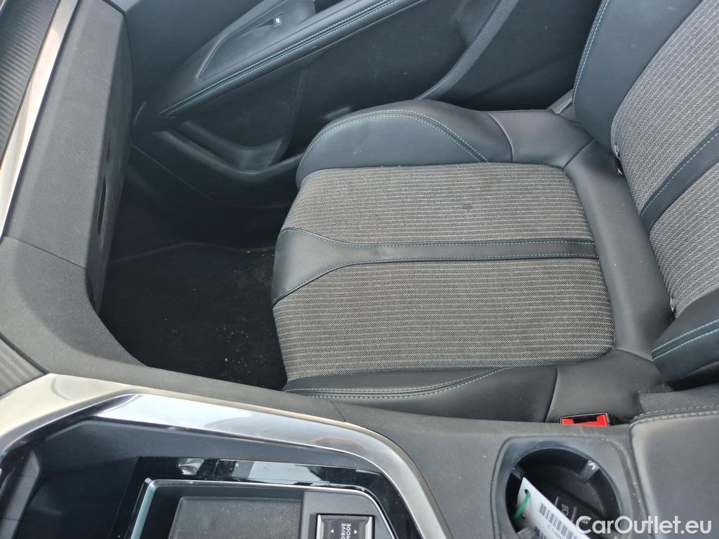  Peugeot  3008 PEUGEOT  Hybrid / 2020 / 5P / todoterreno 225 e-EAT8 Allure (AC2) #24