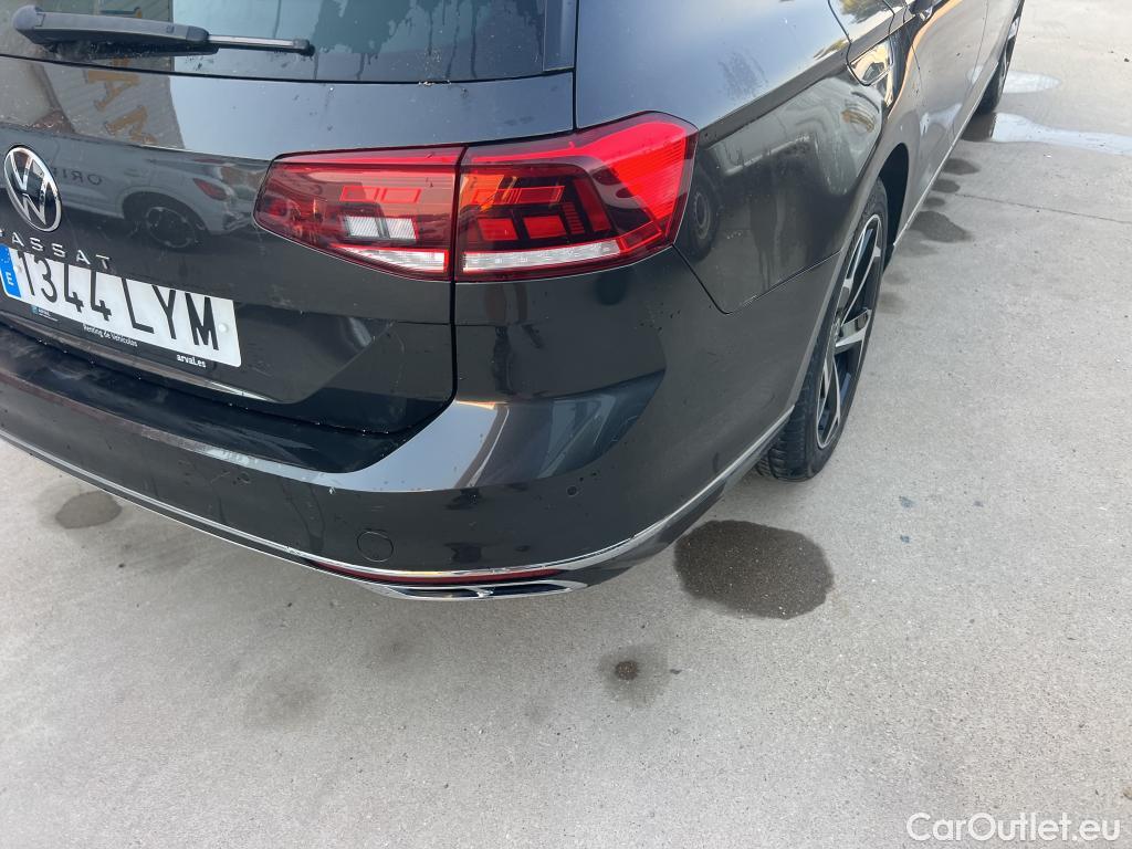  Volkswagen  Passat VOLKSWAGEN  / 2019 / 5P / familiar Variant R-Line 2.0 TDI 110kW DSG #30
