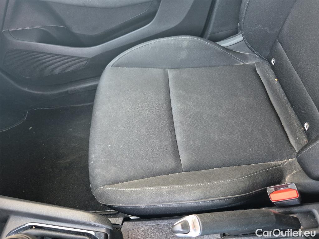  Renault  Clio RENAULT  / 2019 / 5P / berlina con portón Business TCe 67 kW (90CV) #37