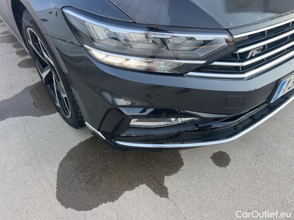 Volkswagen  Passat VOLKSWAGEN  / 2019 / 5P / familiar Variant R-Line 2.0 TDI 110kW DSG #29