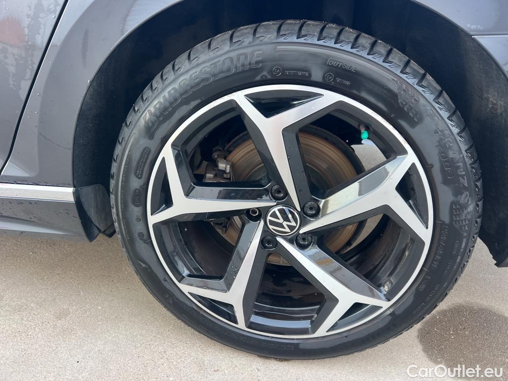  Volkswagen  Passat VOLKSWAGEN  / 2019 / 5P / familiar Variant R-Line 2.0 TDI 110kW DSG #3