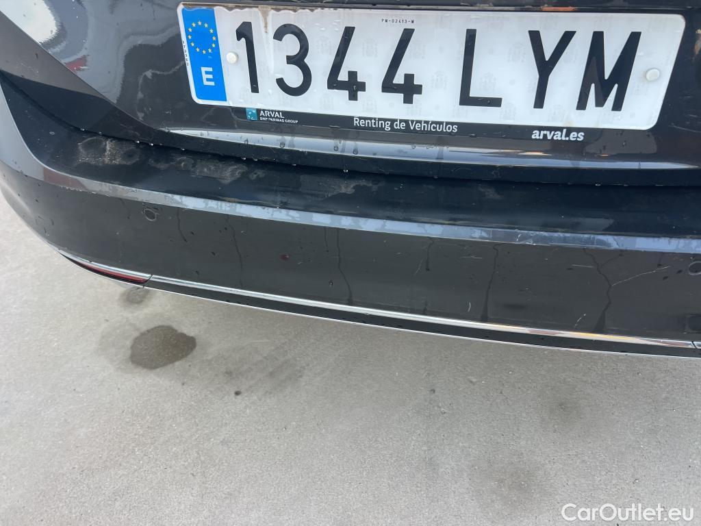  Volkswagen  Passat VOLKSWAGEN  / 2019 / 5P / familiar Variant R-Line 2.0 TDI 110kW DSG #32