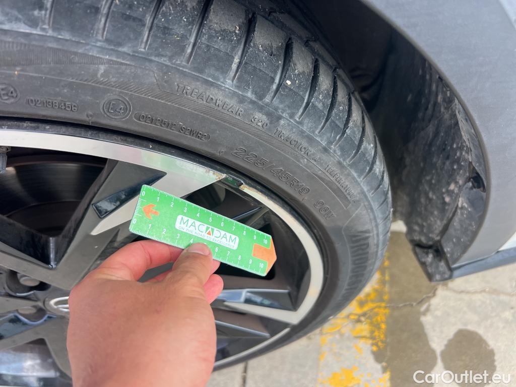  Toyota  C-HR TOYOTA  / 2019 / 5P / todoterreno 2.0 180H GR Sport #5