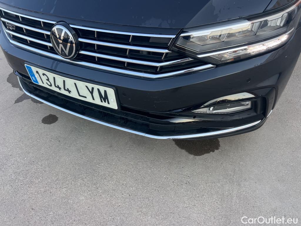  Volkswagen  Passat VOLKSWAGEN  / 2019 / 5P / familiar Variant R-Line 2.0 TDI 110kW DSG #28