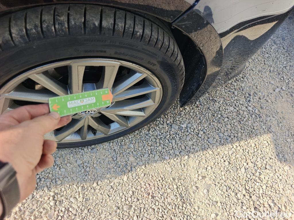  Toyota  Corolla TOYOTA  / 2019 / 5P / familiar 1.8 125H FEEL! E-CVT TOURING SPORT #39