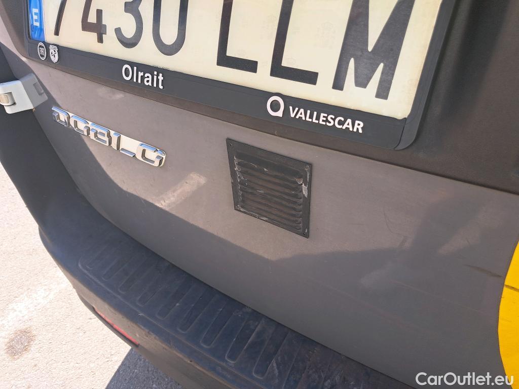  Fiat  Doblo FIAT Doblò Cargo/2015/3P/furgón derivado de turismo Cargo Base Plus 1.3 Mjet 59kW (80CV) #69