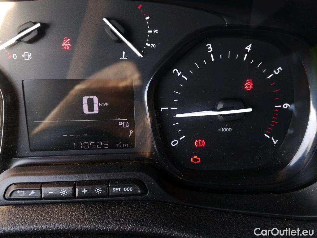  Peugeot  Expert PEUGEOT  / 2016 / 4P / furgón Furgón Premium 1.5 BlueHDi 120 Standard #37
