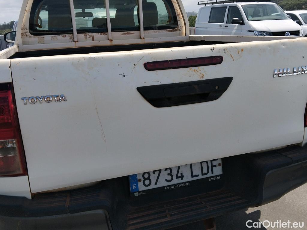  Toyota  Hilux TOYOTA  / 2016 / 4P / pickup 2.4 D-4D Cabina Doble GX #11