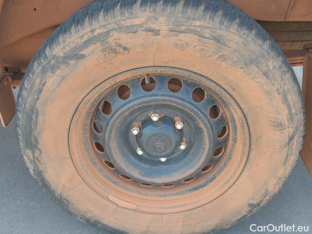  Toyota  Hilux TOYOTA  / 2016 / 4P / pickup 2.4 D-4D Cabina Doble GX #32