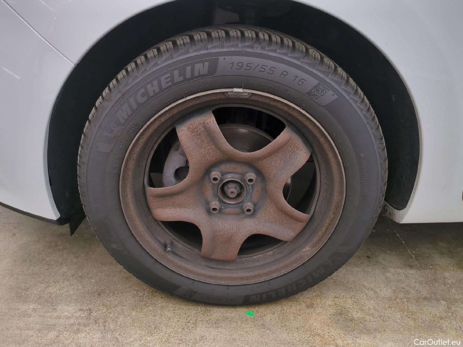  Renault  Clio  IV Business 0.9 TCe 90CV BVM5 E6 #3